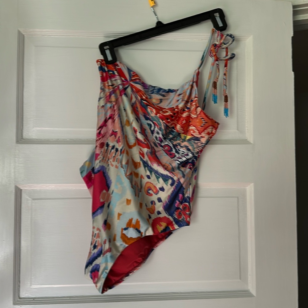 FARM RIO one shoulder bathing suit